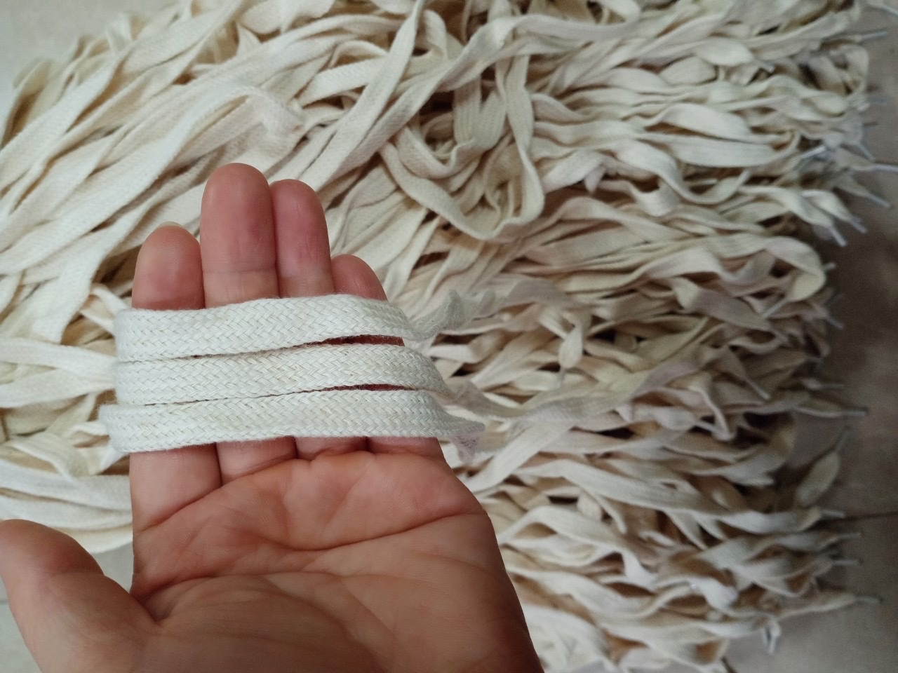 đôi dây giày R.O thấp cổ màu kem hàng cao cấp