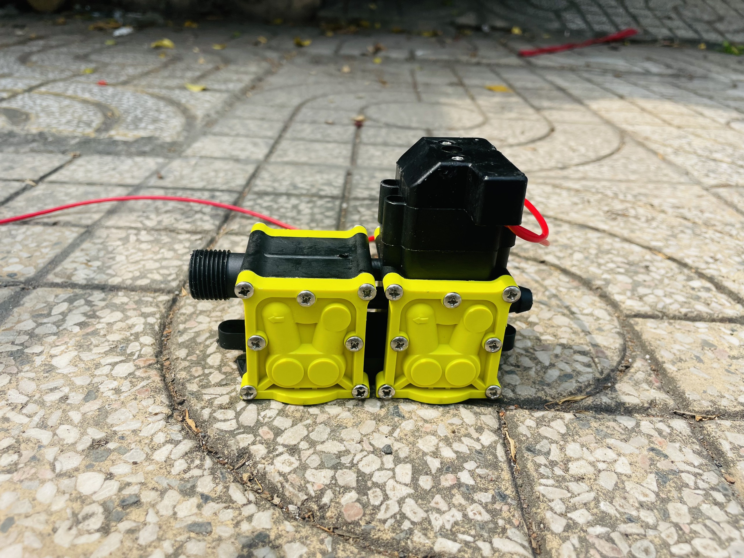 Đầu bơm dùng cho máy bơm mini rửa xe, phun sương