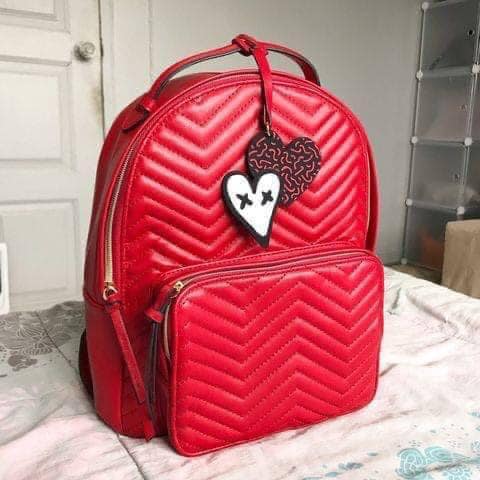 Balo Giáng Sinh Estee Lauder X Quentin Jones Red Bag 2019