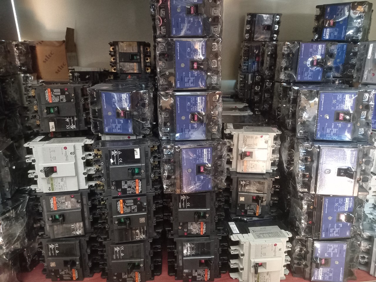 CB 3 PHA NHẬT 40A ĐẾN 100A NỘI ĐỊA NHẬT 380V