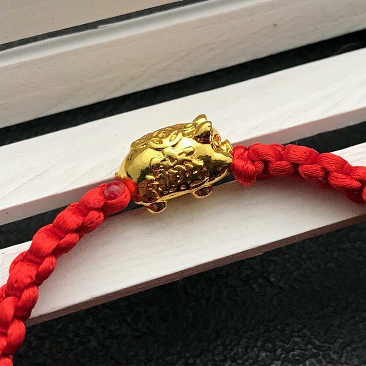 Vòng tay chỉ đỏ heo vàng thắt bím