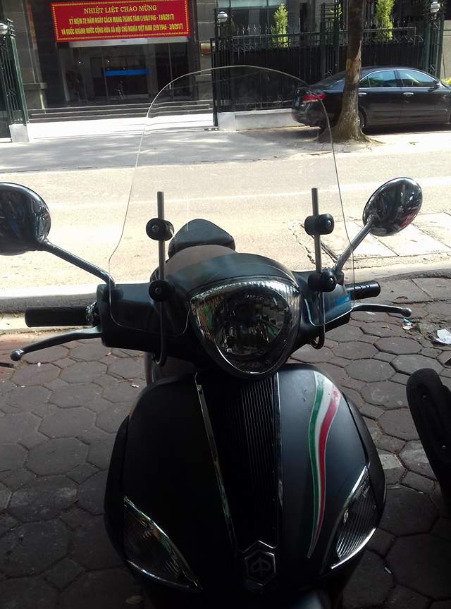 Kính chắn gió xe máy Piaggio Liberty