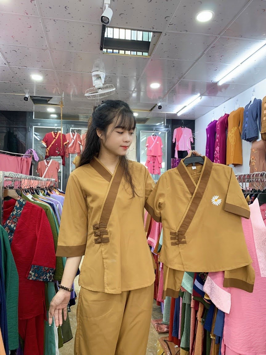 Đồ la đi chùa bé gái mẫu xéo 3 nút