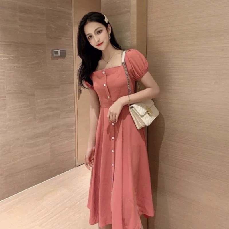 Đầm hồng ruốc cổ vuông
