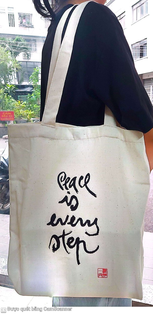 TÚI VẢI CANVAS - THƯ PHÁP - PEACE IS EVERY STEP