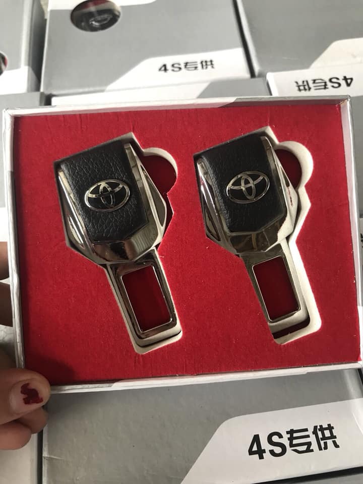 Chốt an toàn oto logo TOYOTA