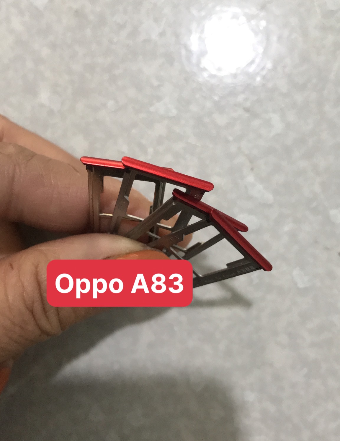 khay sim Oppo A83