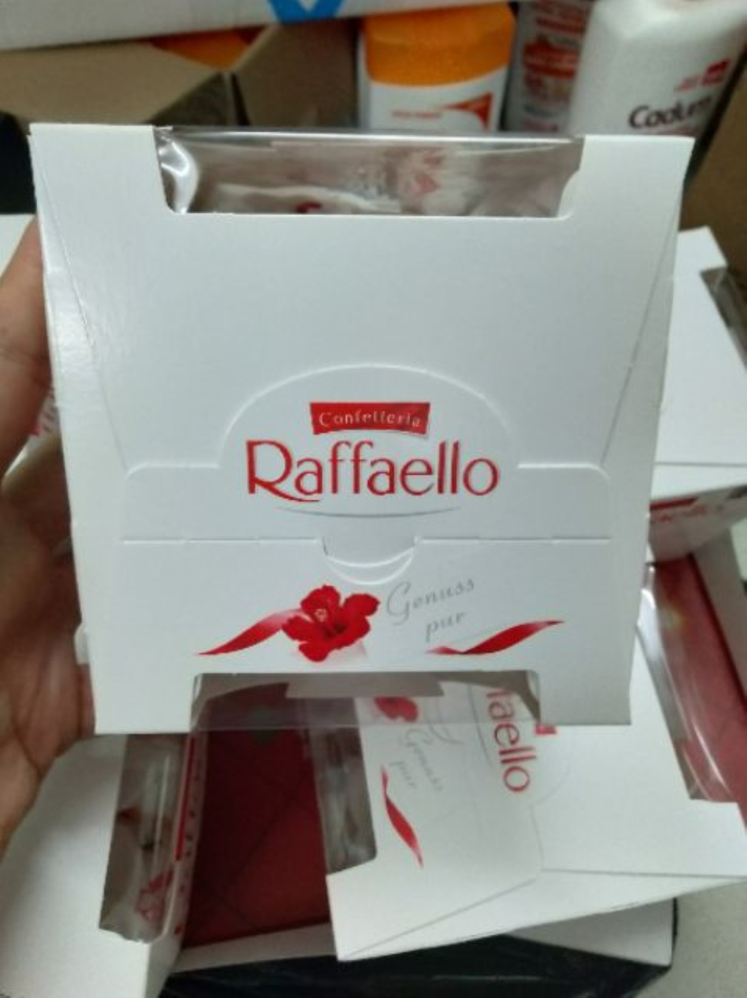 Kẹo socola bọc dừa Raffaello 150g ( date 6/2022) - 230g date 06/2022