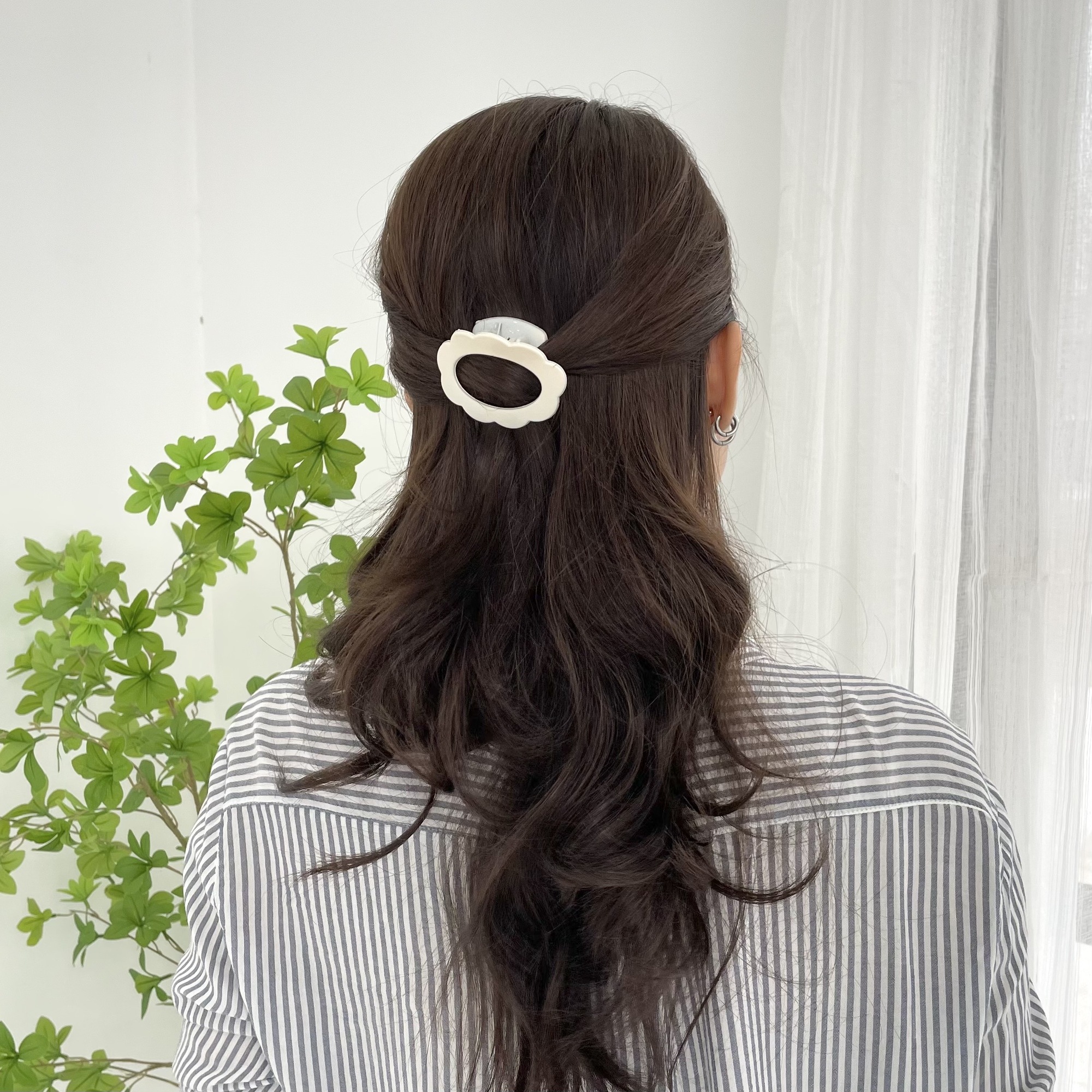 Kẹp tóc dạng xước hình hoa Modleaf Flower comb Hàn Quốc