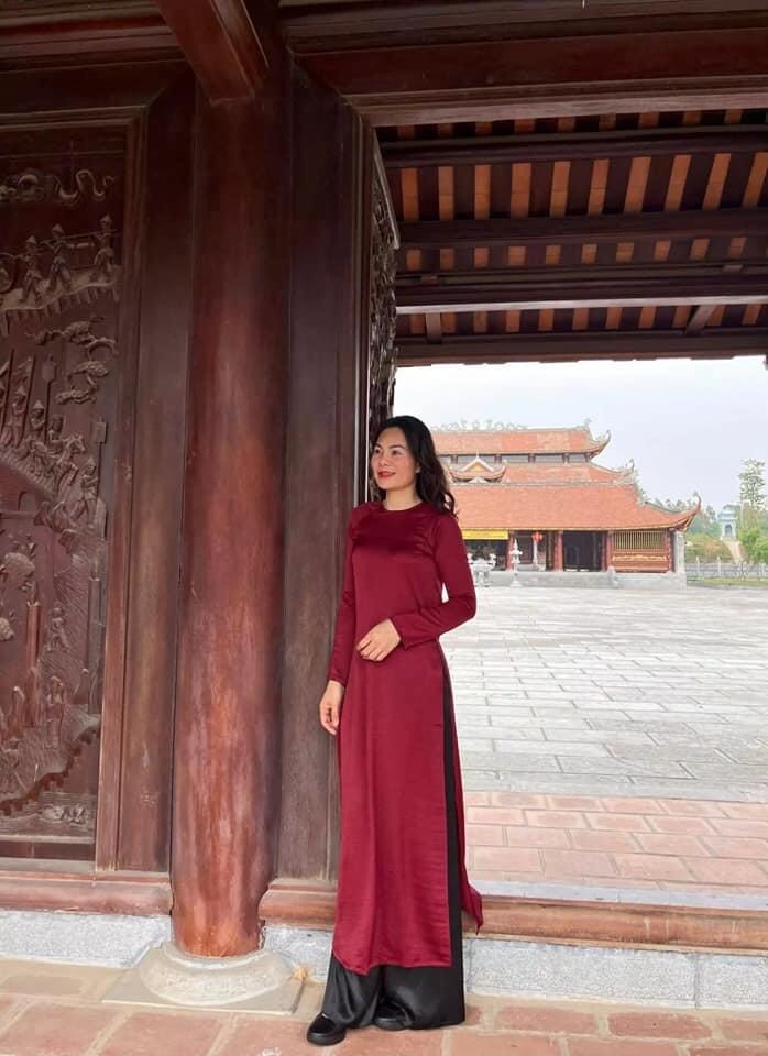 Áo dài dáng suông xưa vải co dãn
