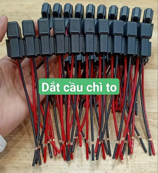 dắt cầu chì oto loại to . nhỏ