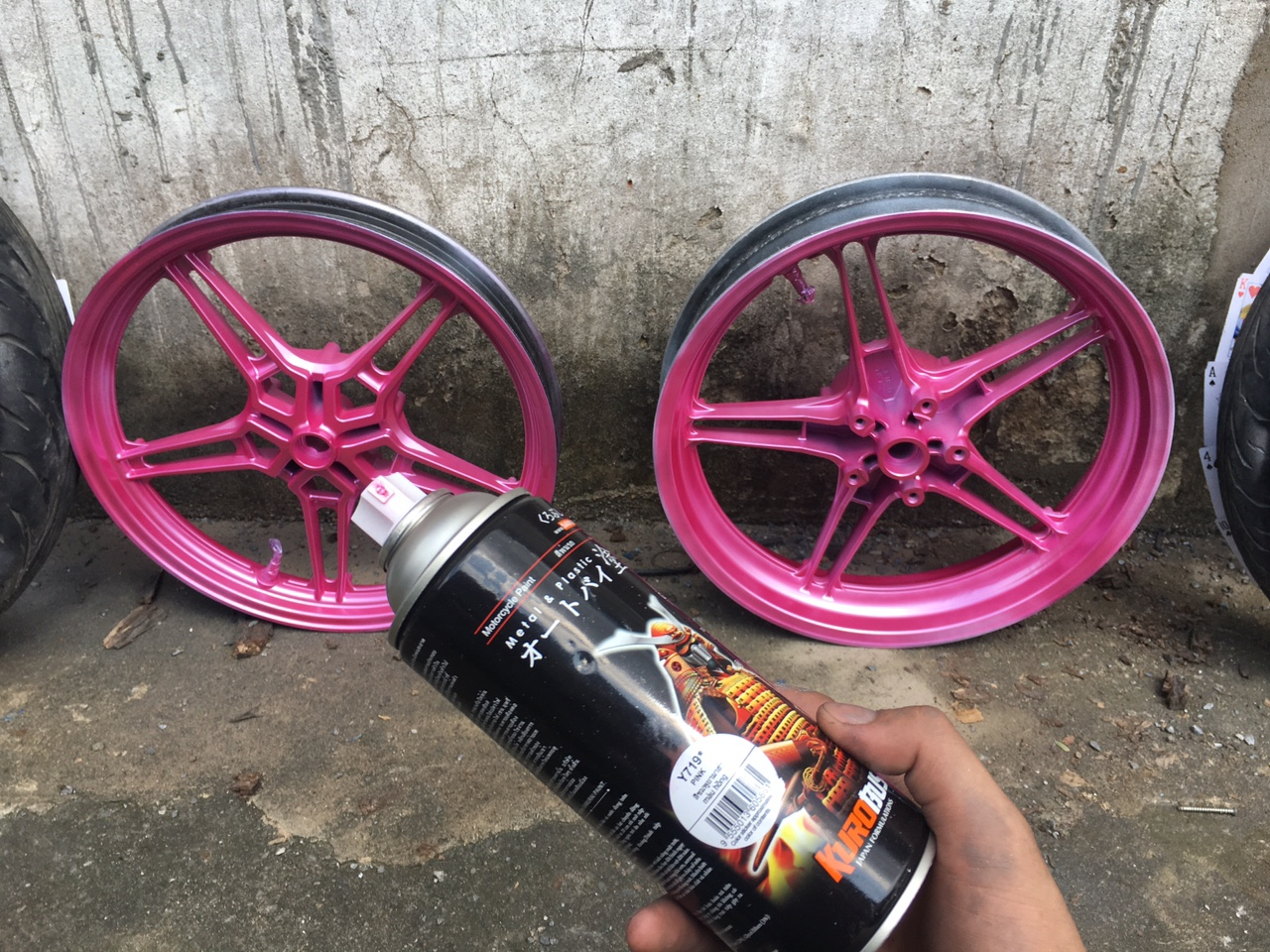 Sơn xịt Samurai Y719 màu hồng