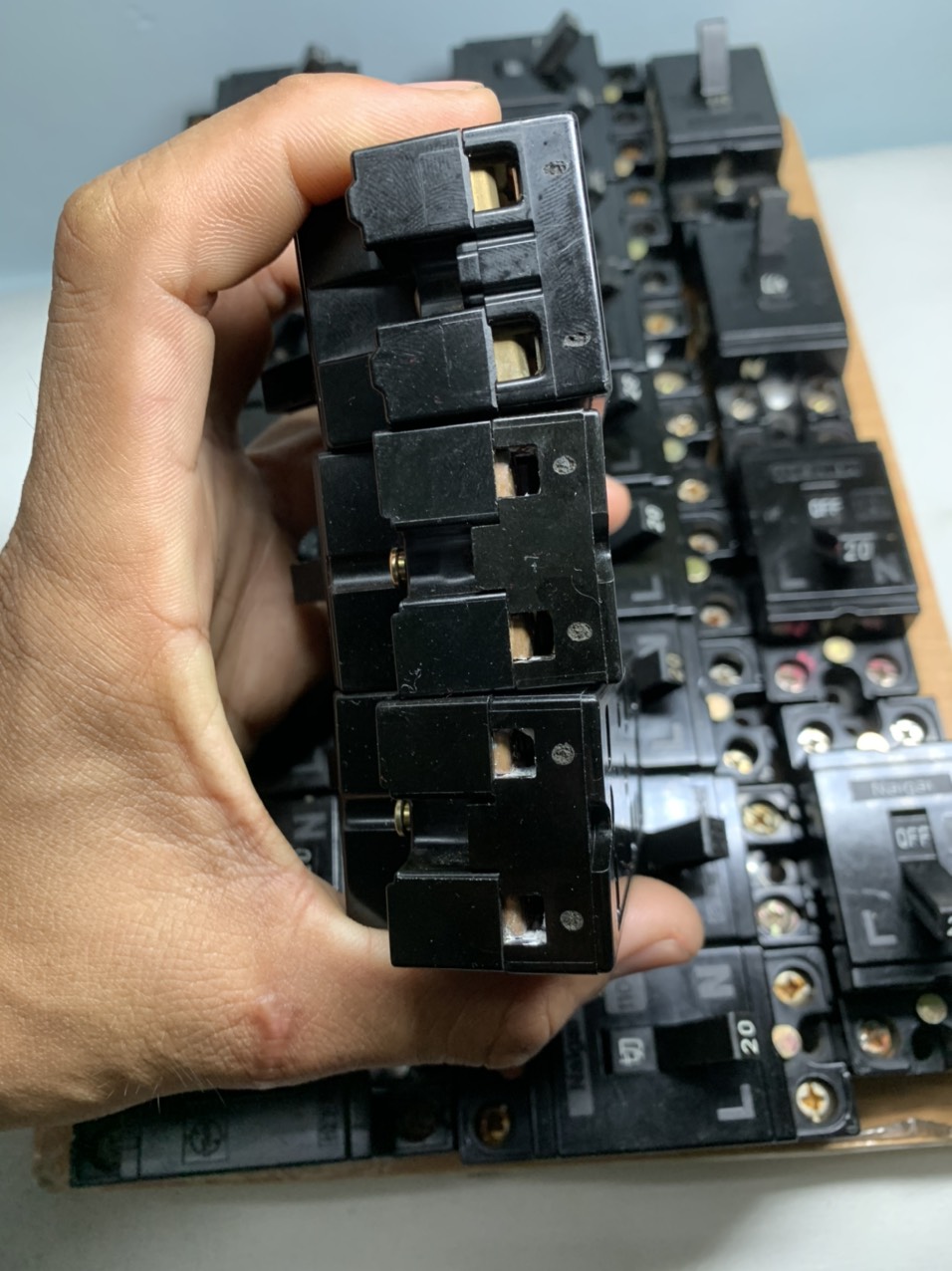 CB cóc hàng bãi Nhật điện áp 110V chất lượng