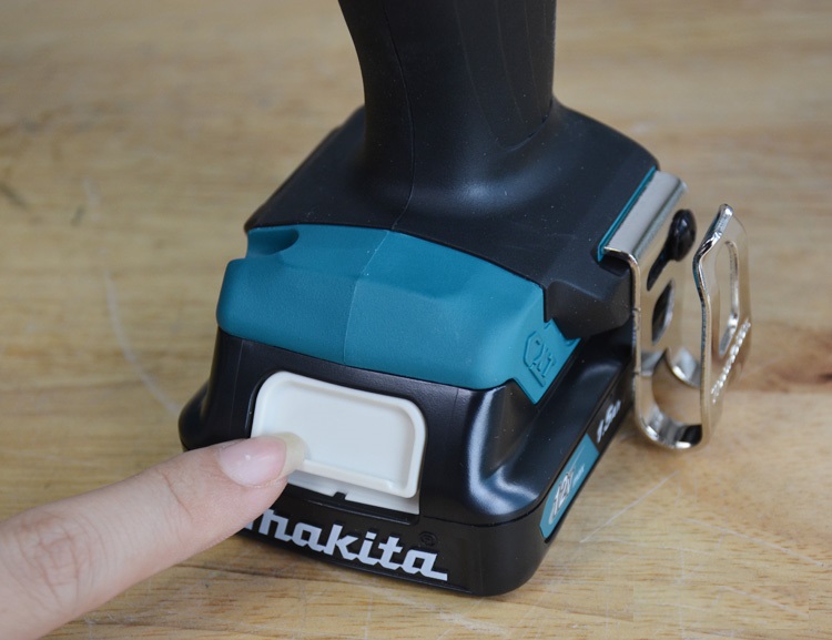 Máy vặn vít dùng pin Makita TD110DSYE
