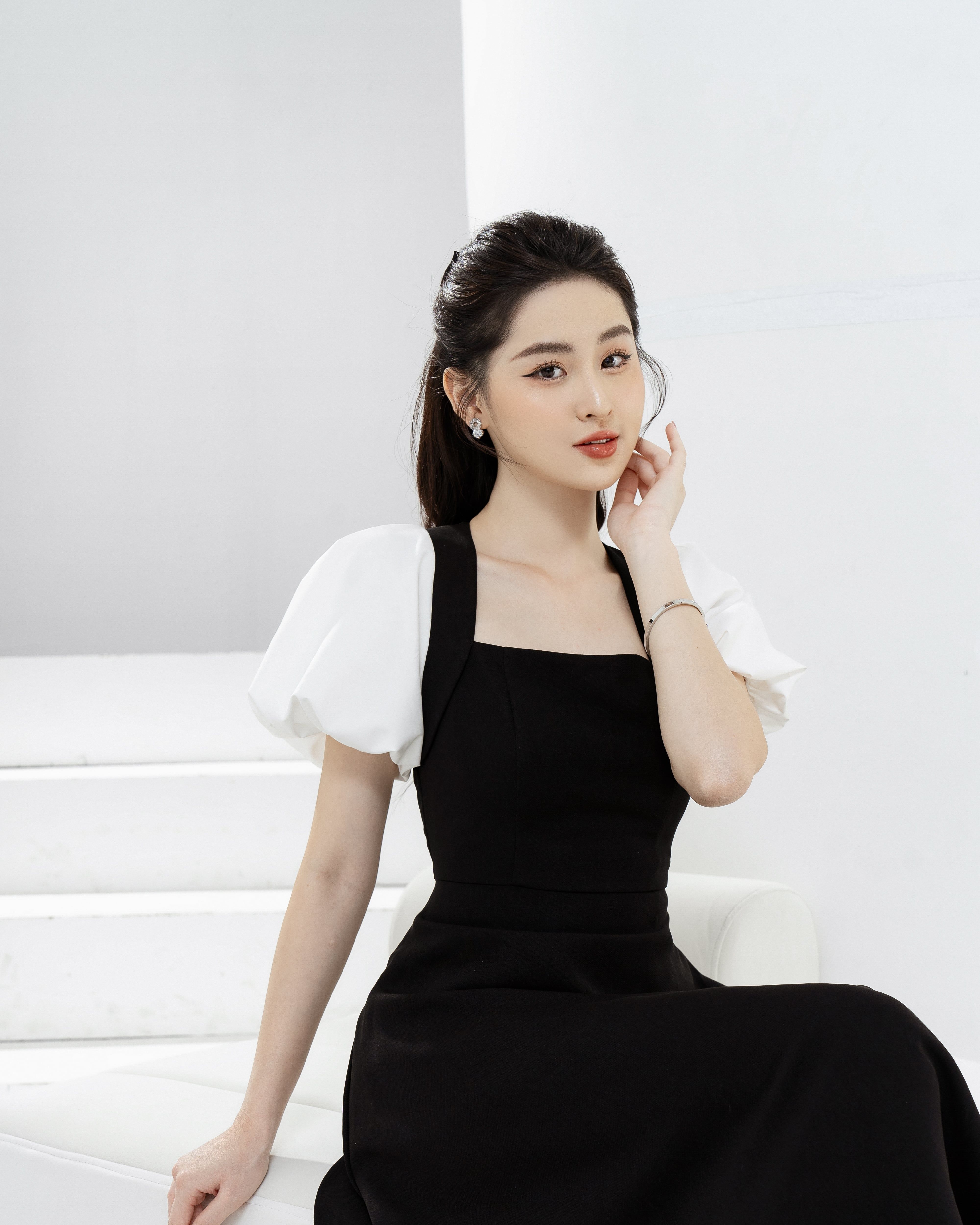 Váy cổ đáp lượn phối tay bồng TIINSTORE VHN649