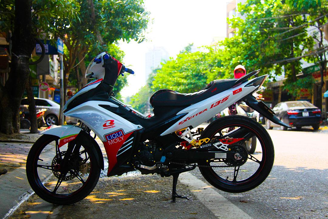 Tem Trùm Exciter 135 Trắng Đỏ