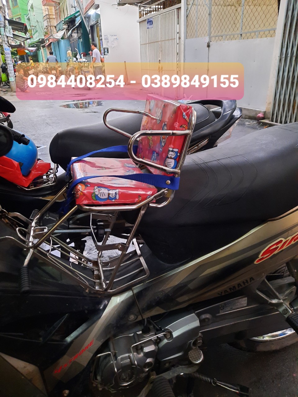 Ghế ngồi xe máy số cho bé có tựa đai