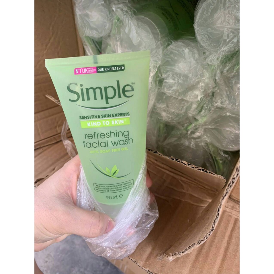 Sữa rửa mặt Simple