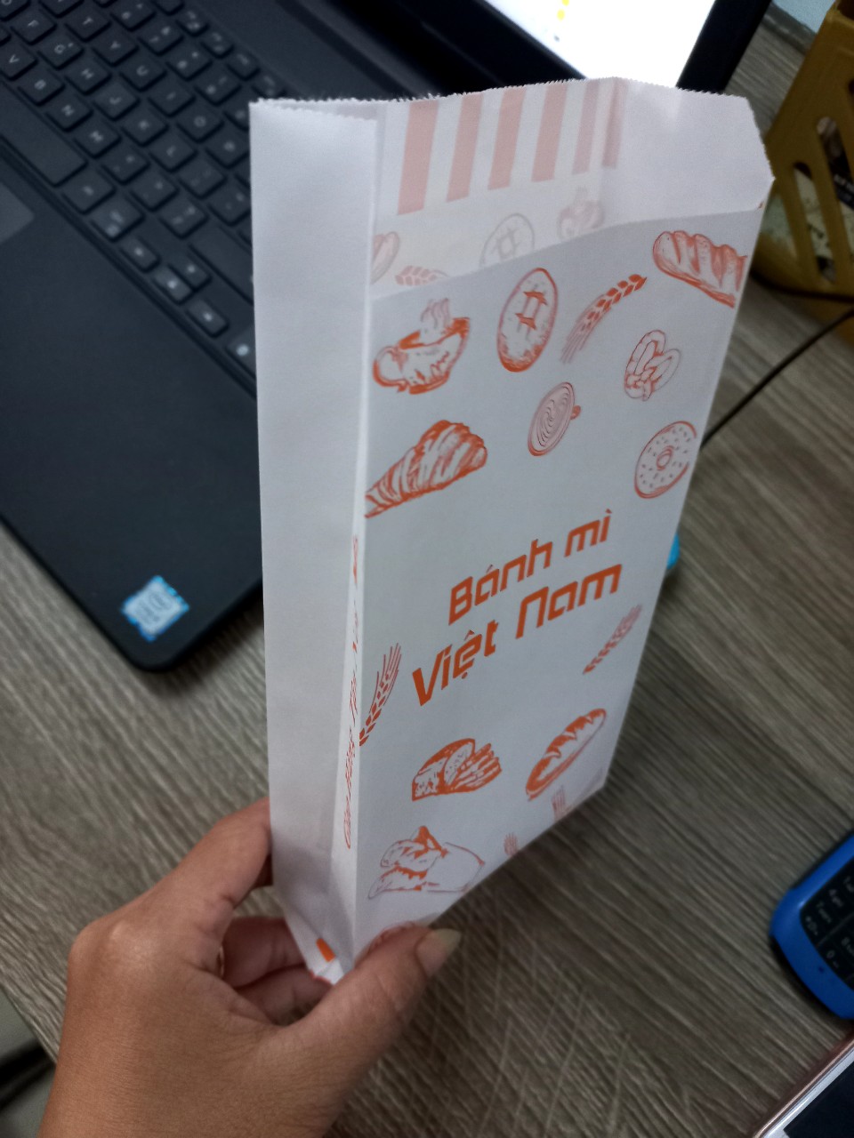 Túi giấy bánh mì in sẵn ( 100 cái)
