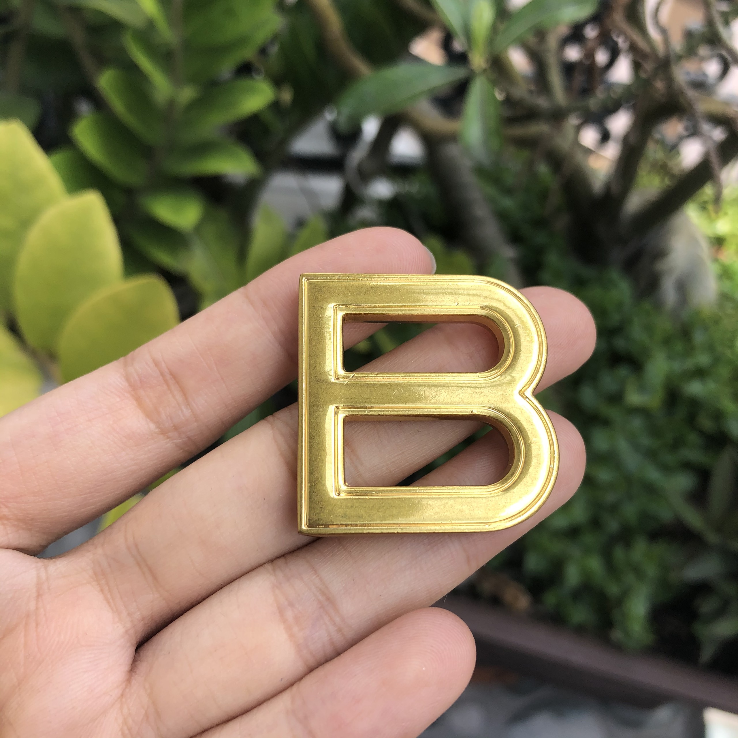 Mạc chữ B trang trí