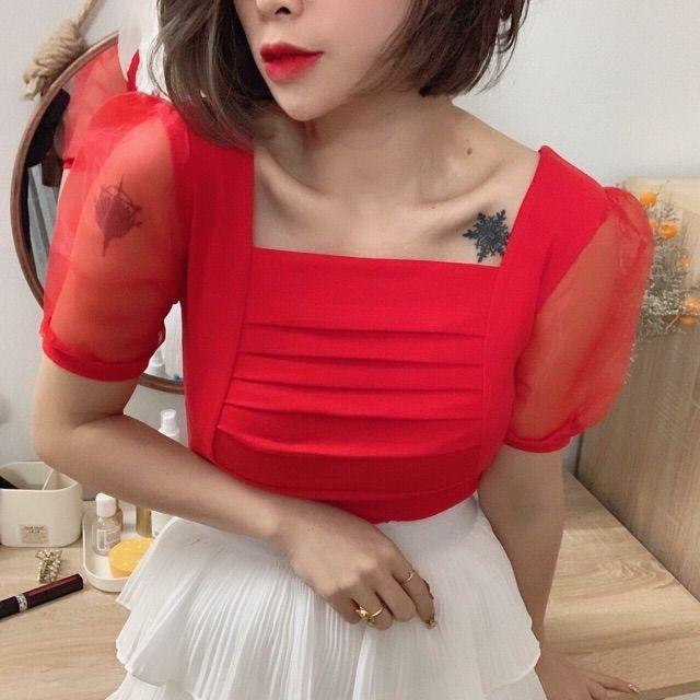Áo cổ vuông dập ly tay phồng phối voan