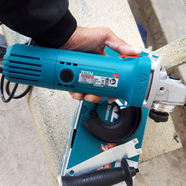 100mm Máy mài góc cầm tay 710W TOTAL TG1071006 - Sản phẩm tốt, giá thành hợp lý, có thể an tâm khi sử dụng, Có nút on/off để sử dụng thuận tiện. - Việc bảo dưỡng bàn chải cacbon dễ dàng.