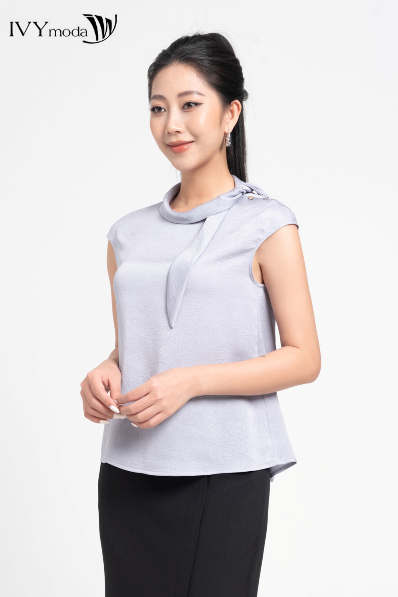 Áo lụa cổ cách điệu phối nơ lệch ivy moda ms 16m7544