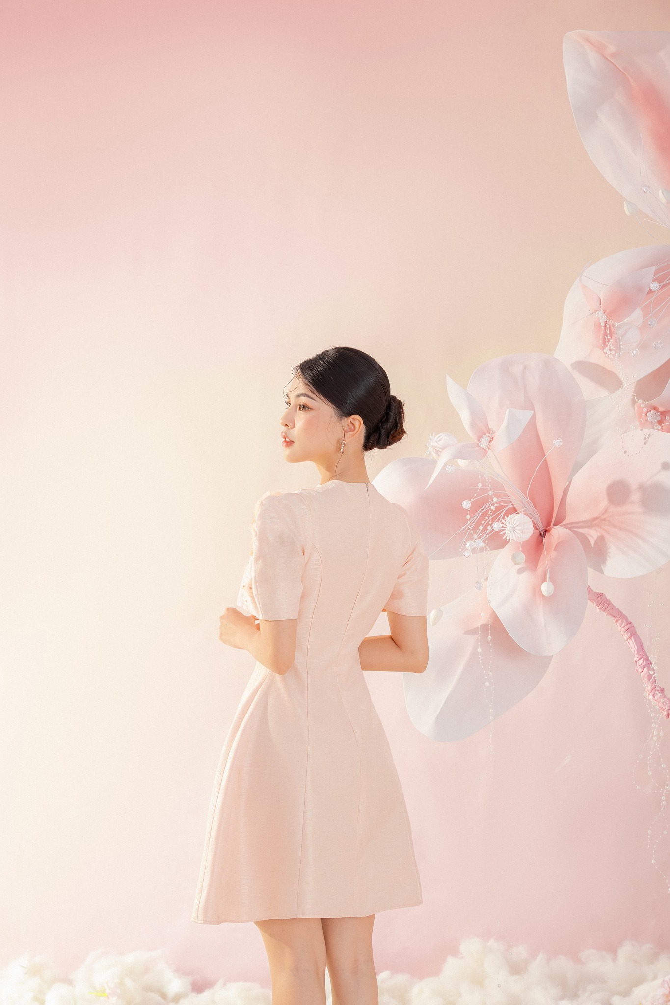 Chỉ 15-19/01 Sale upto 50% OLV - Đầm Gabi Cutout Embro Dress
