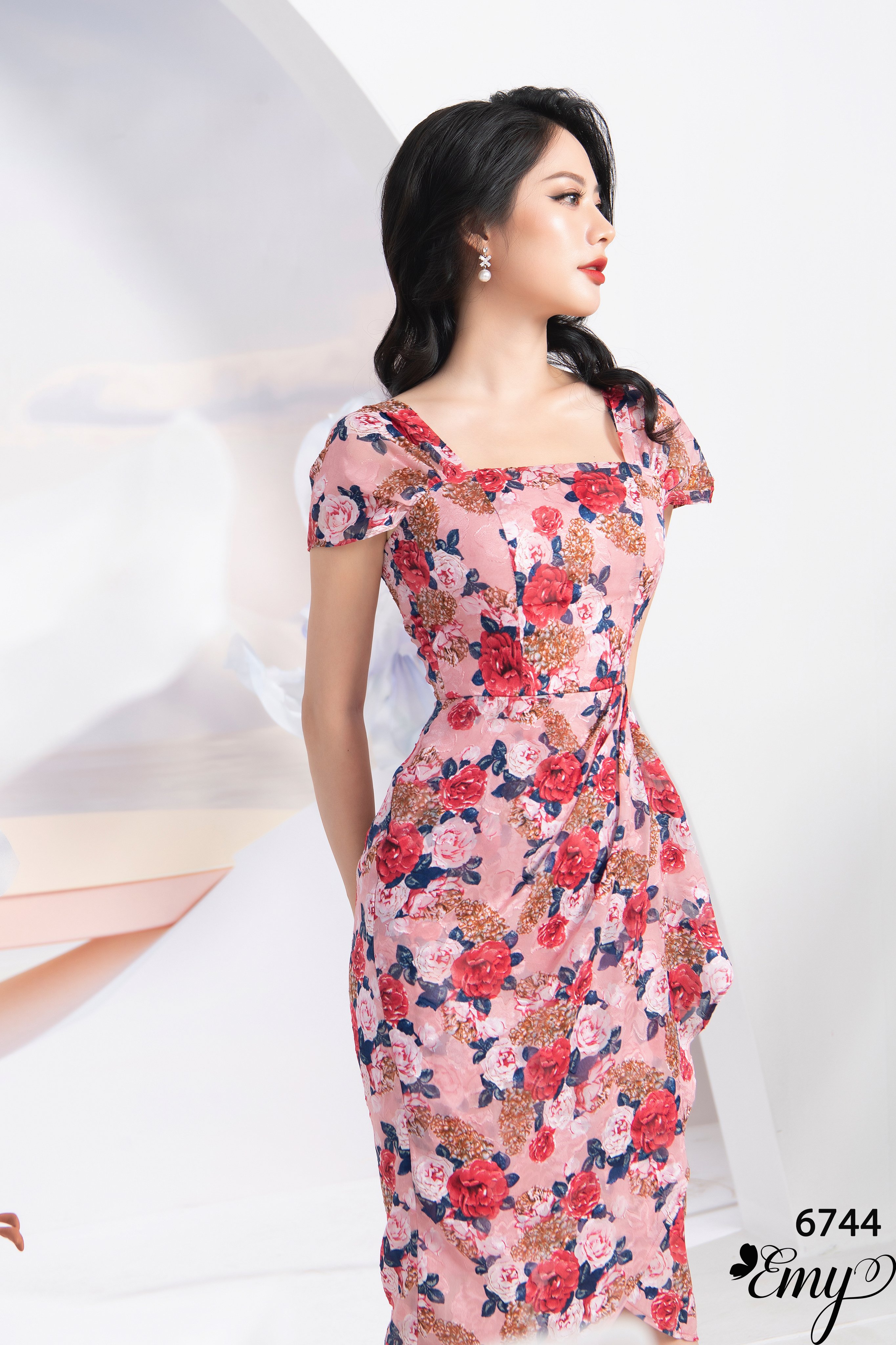 Đầm EMY EM6744 Body Tùng Bèo 1 Bên