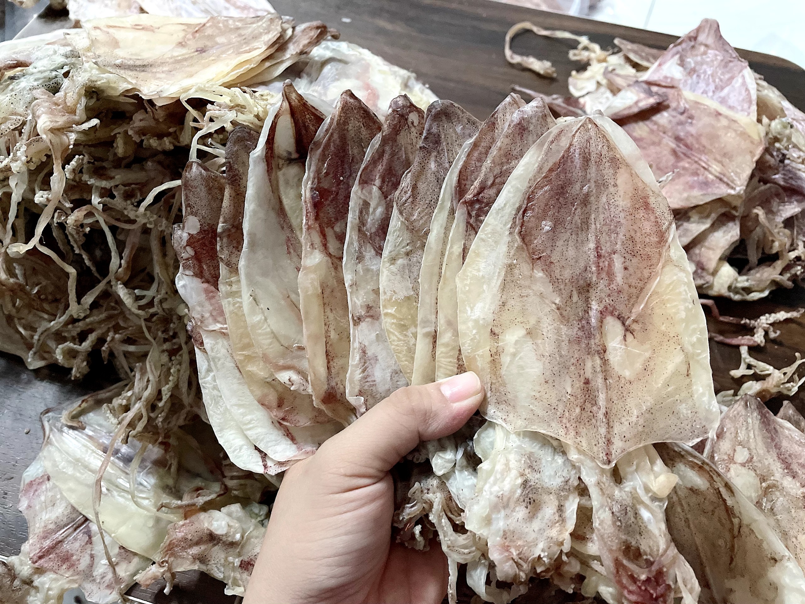 Bán sỉ từ 200g Khô Mực sạch và dày ngọt Mực khô xuất khẩu thịt ngọt, đậm vị 100%, sản phẩm đóng gói 1 túi,trọng lượng 200g