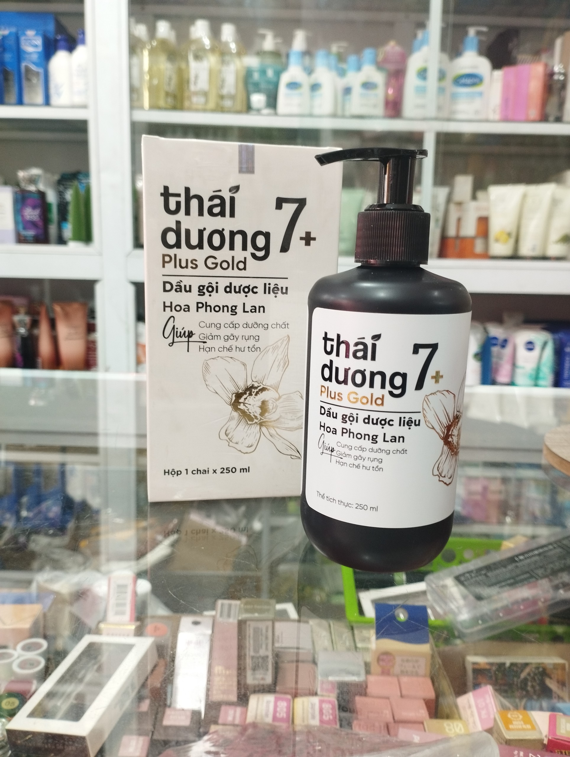 [HCM]Dầu gội dược liệu Thái Dương 7 Plus - Phù hợp với người rụng tóc nhiều người bị hói - Chai 250ml