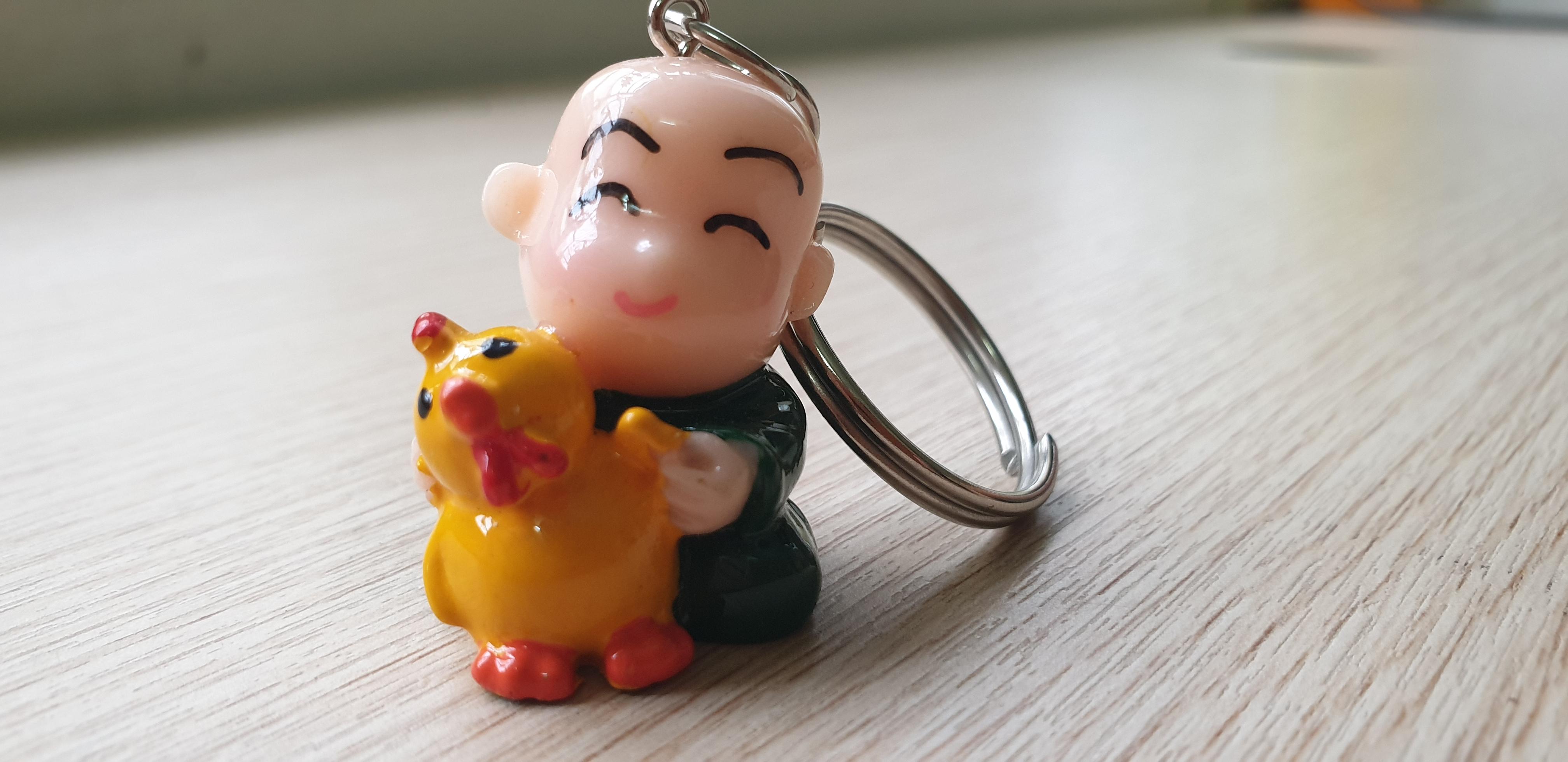 Móc Khóa Chú Tiểu Ôm Động Vật Dễ Thương (Giao mẫu ngẫu nhiên)