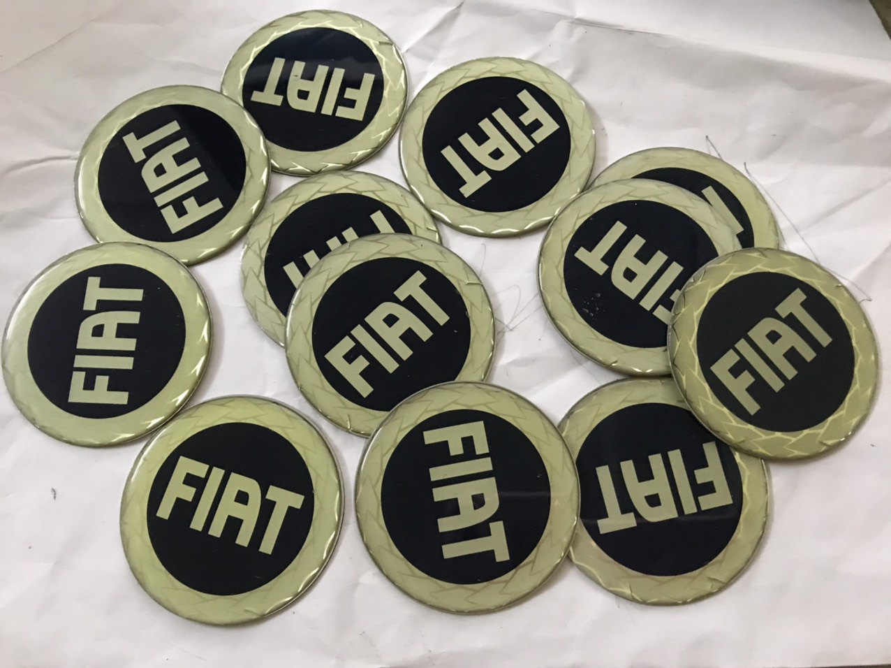 Logo Fiat giá bán tính 1 cái