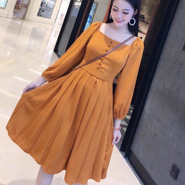 Đầm cam nút bọc xếp li