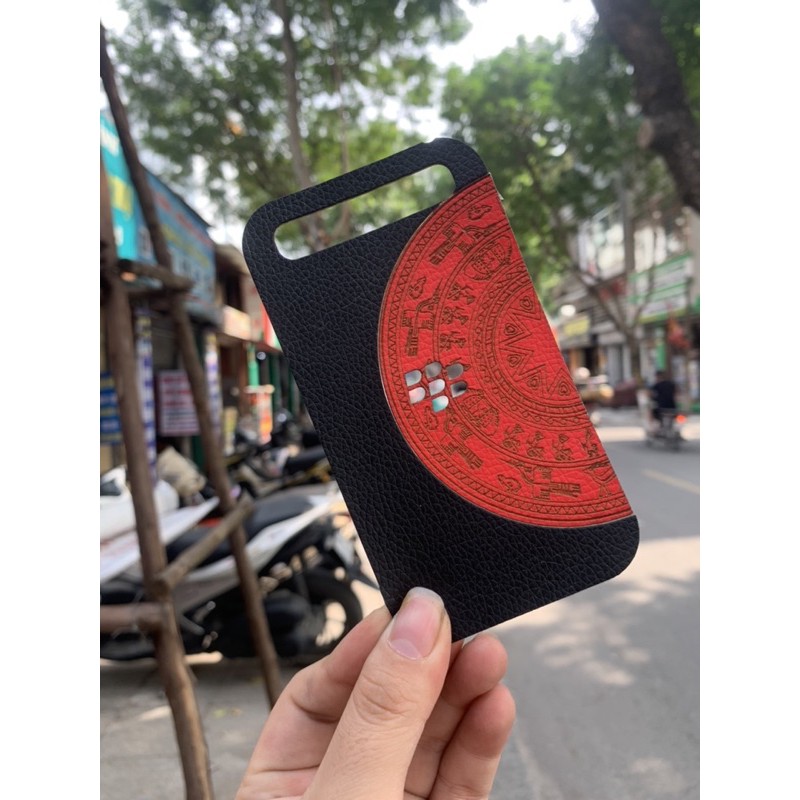 Dán da lưng Blackberry Q20 trống đồng các màu