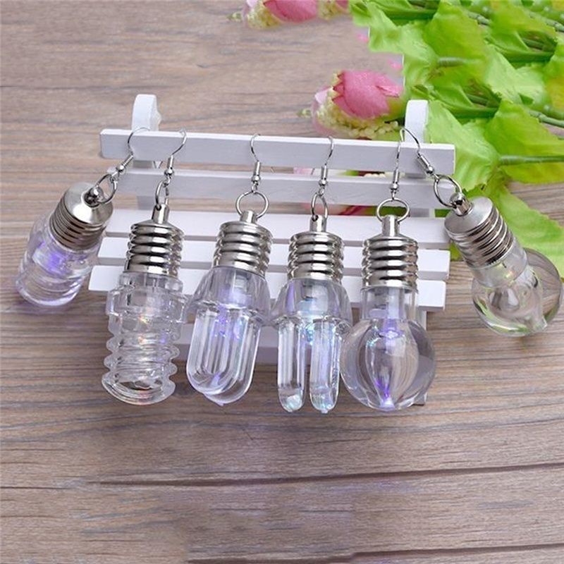 Bông tai đèn led chớp nháy hot trend.