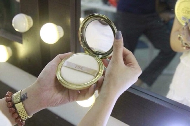 Phấn Lụa Ezie Tinh Chất Vàng Siêu Mịn 23 G