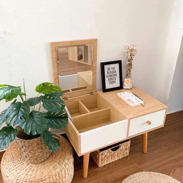 Wooden dressing table with mirror