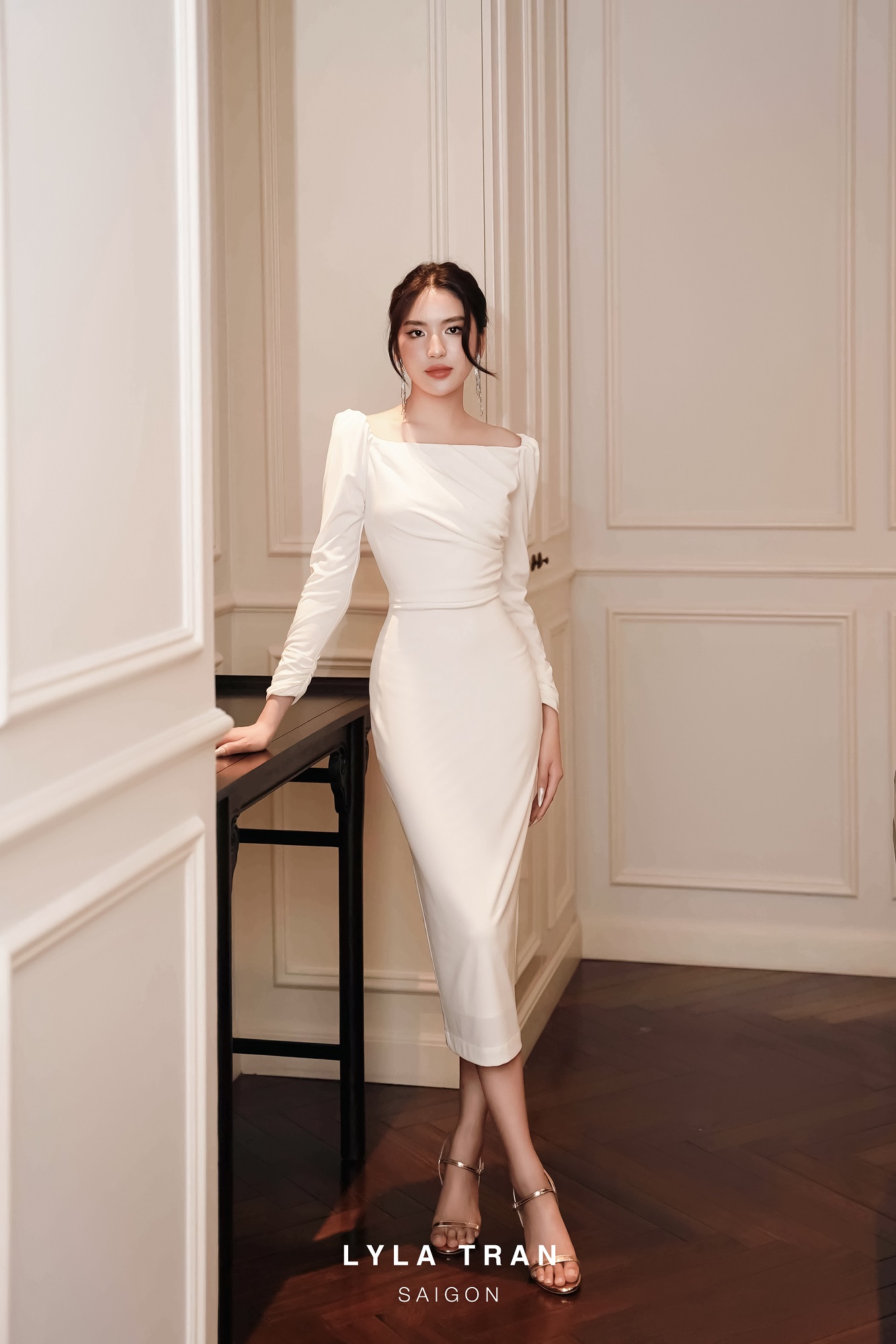 Đầm trắng trễ vai phom ôm sang trọng (Sonya Dress)