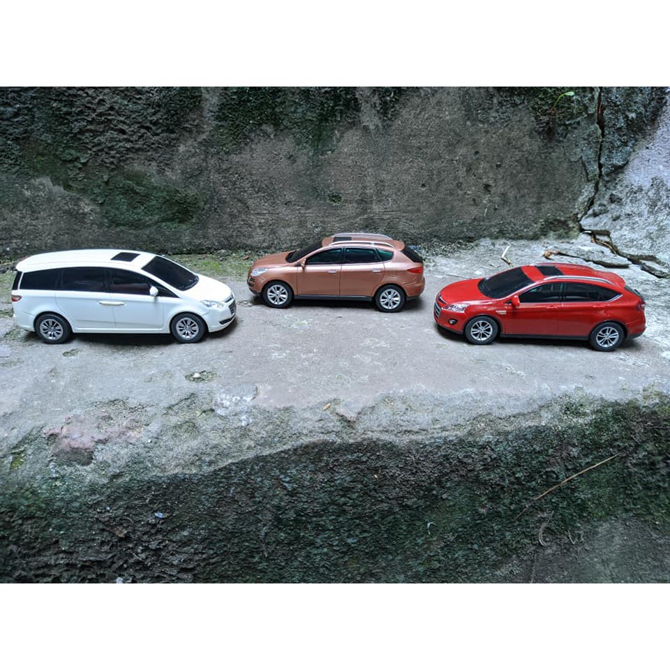 Mô hình xe Luxgen M7 tỉ lệ 1:43