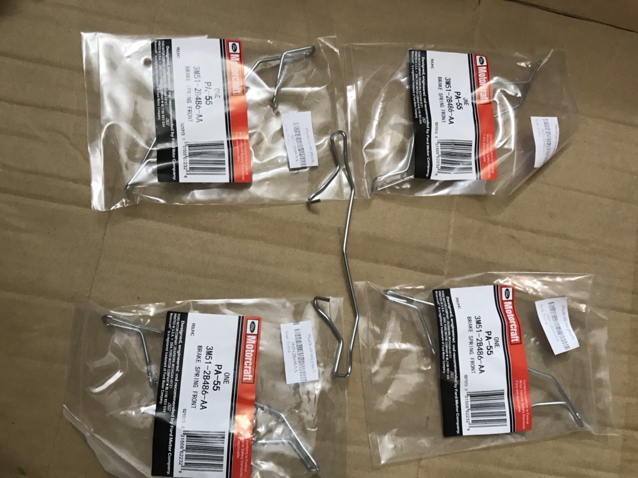 Phanh cài má phanh trước focus 3M512B486AA (250.000đ/1 cái)