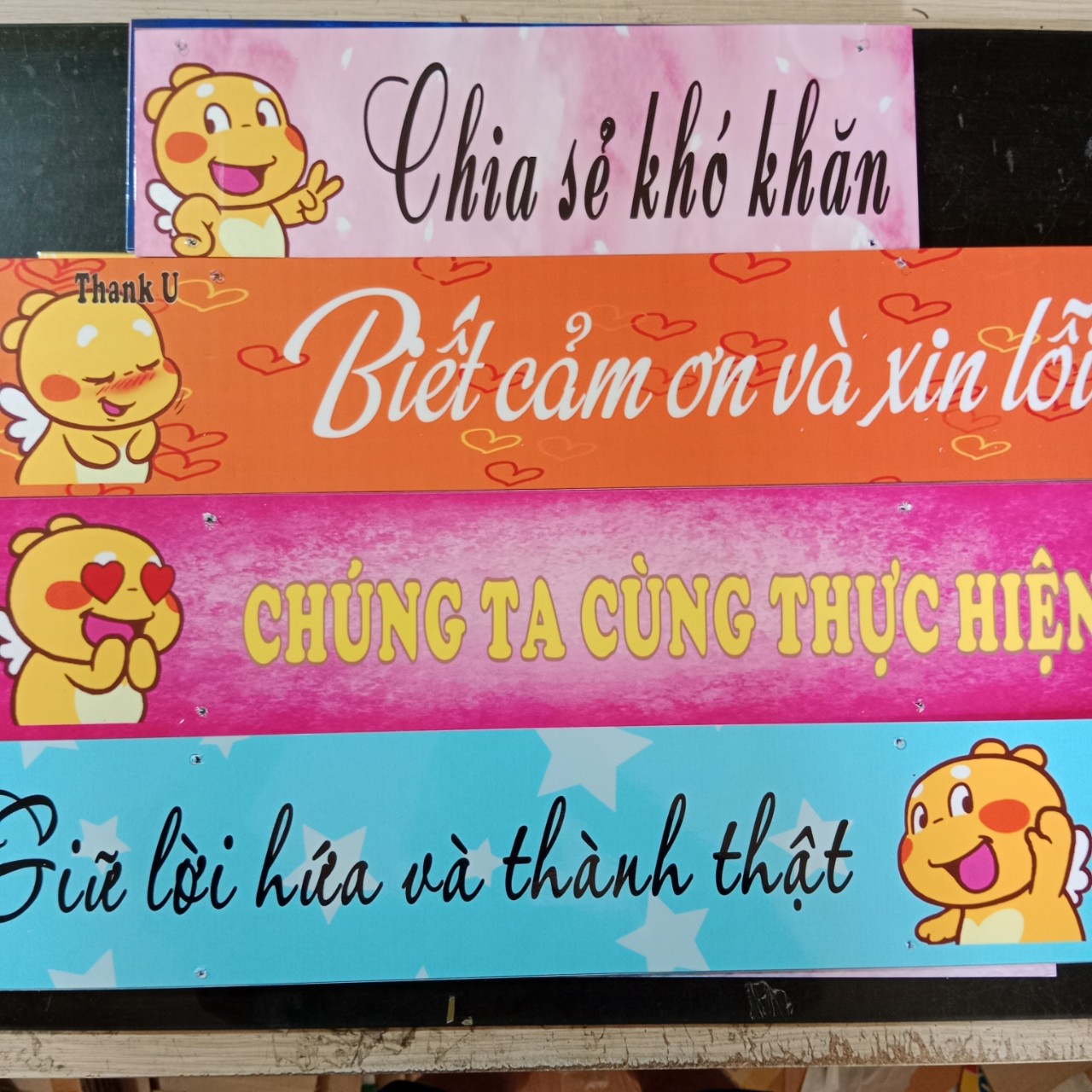 Chúng ta cùng thực hiện, chất liệu mex, kích thước 60cm*100cm (đồ trang trí lớp học)