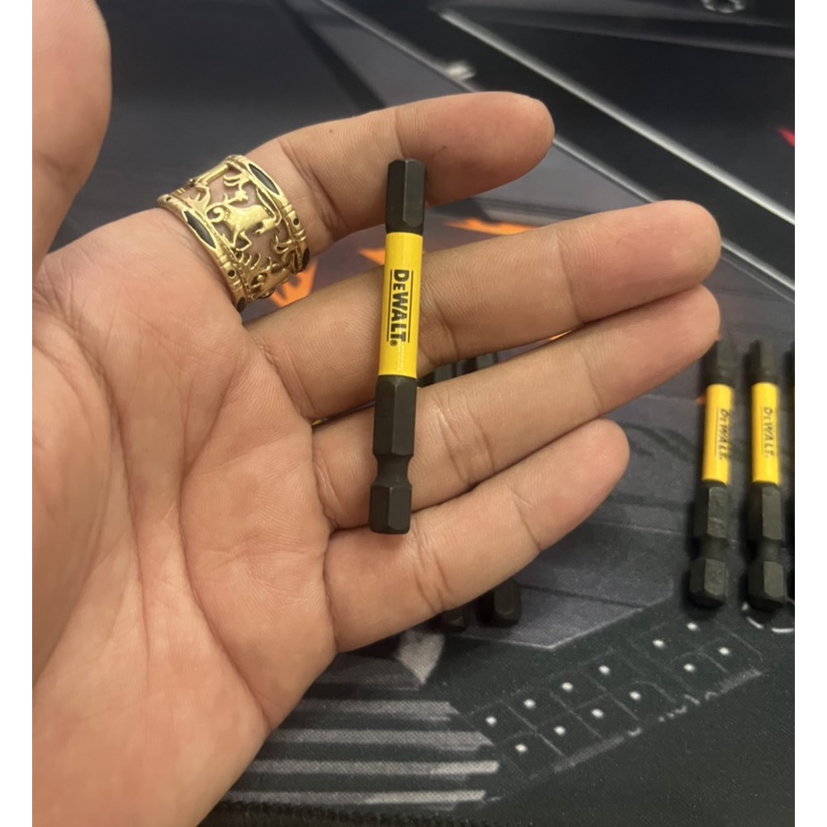 Đầu Lục giác vuông DEWALT cho khoan và bắn vít.