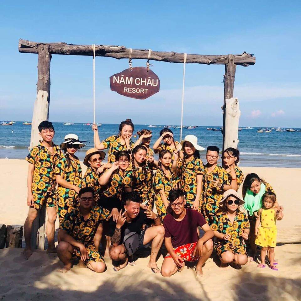 BỘ ĐI BIỂN HOA HƯỚNG DƯƠNG NỀN ĐEN CỔ BẺ, VẢI KATE THÁI XỊN, ĐỦ SIZE (Hình thật)