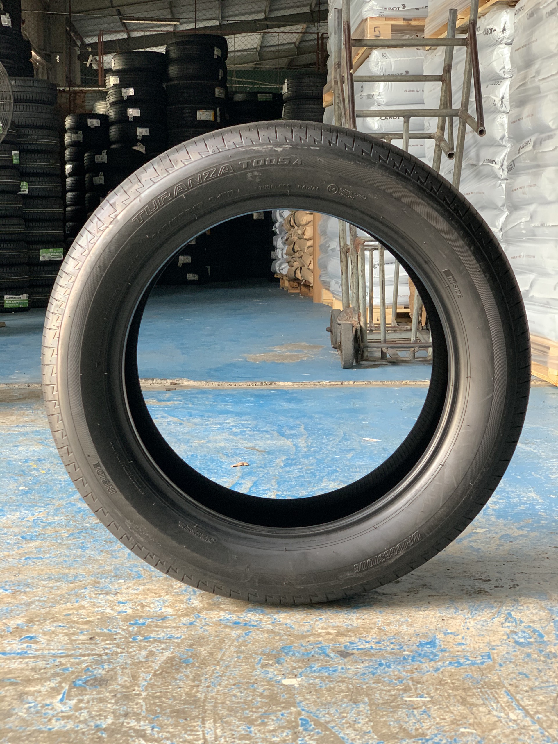 Lốp Bridgestone 215/55R17 T005A