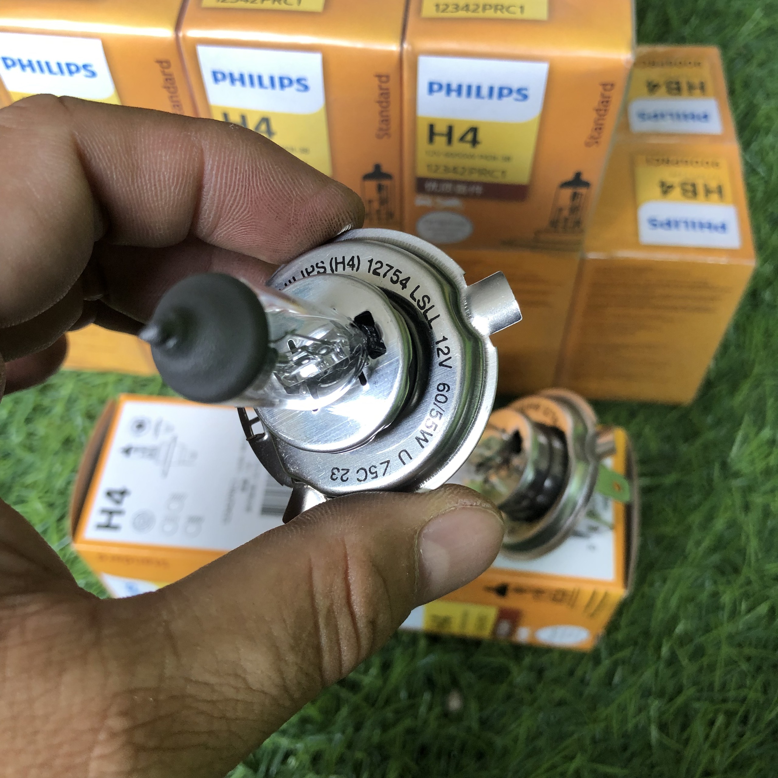 BÓNG ĐÈN PHA COS Ô TÔ CHÂN H4 12V