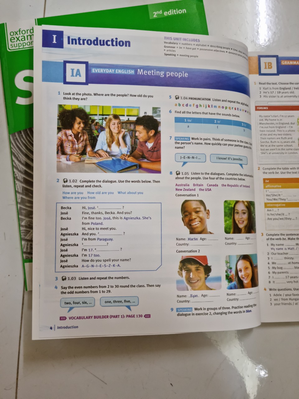 Solutions Elementary 2nd Edition bộ 2 cuốn kèm file nghe