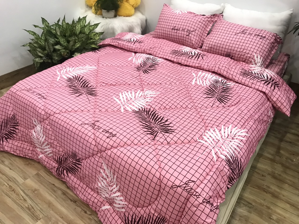 Bộ chăn phao ga gối 4 món 1m6x2m,1 chăn 1 ga 2 vỏ gối nằm mẫu lá hồng