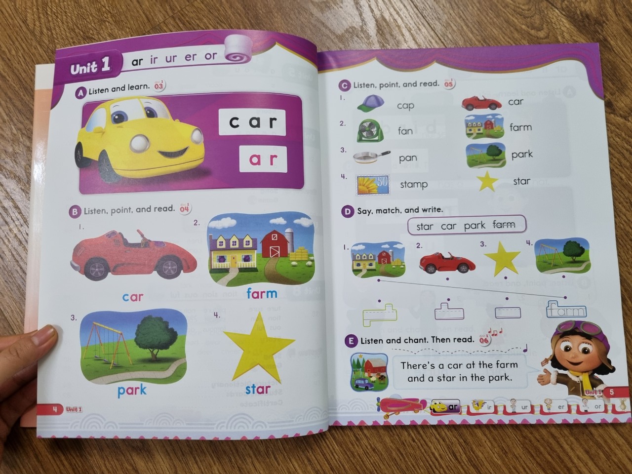 Bộ Oxford Phonics world 5 khổ to A4 [ bộ 2 cuốn + tặng kèm file nghe Mp3]