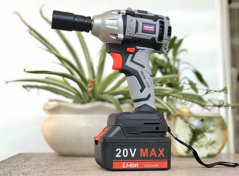 [HCM]Máy vặn bu lông dùng pin MAKUTE 20V CW001